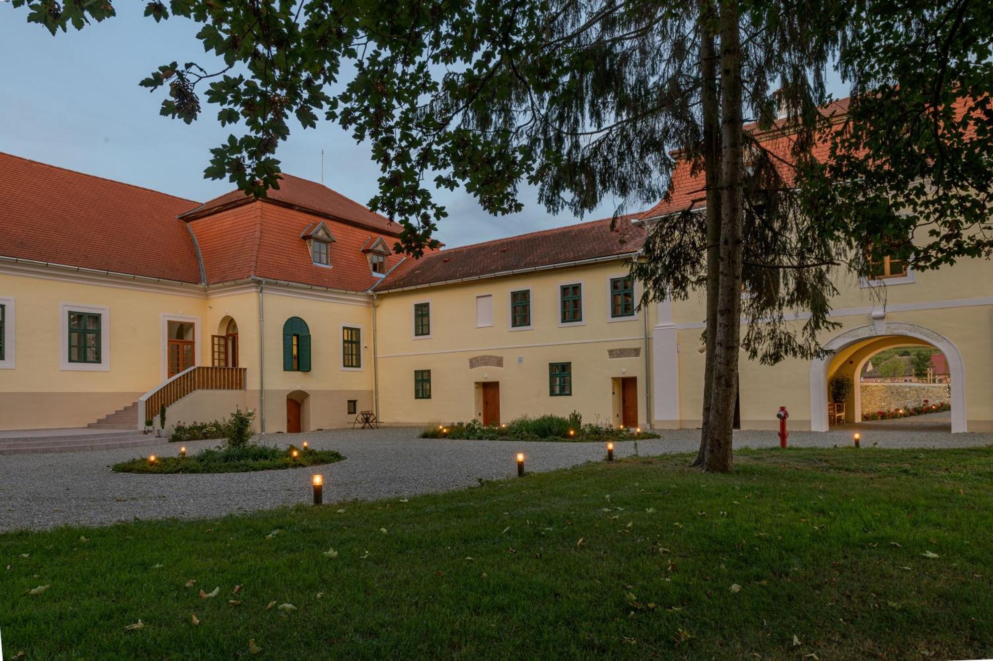 Ugron Castle Fiatfalva Cristuru Secuiesc 외부 사진